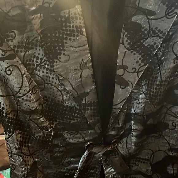 Suit - Picture 4 of 4